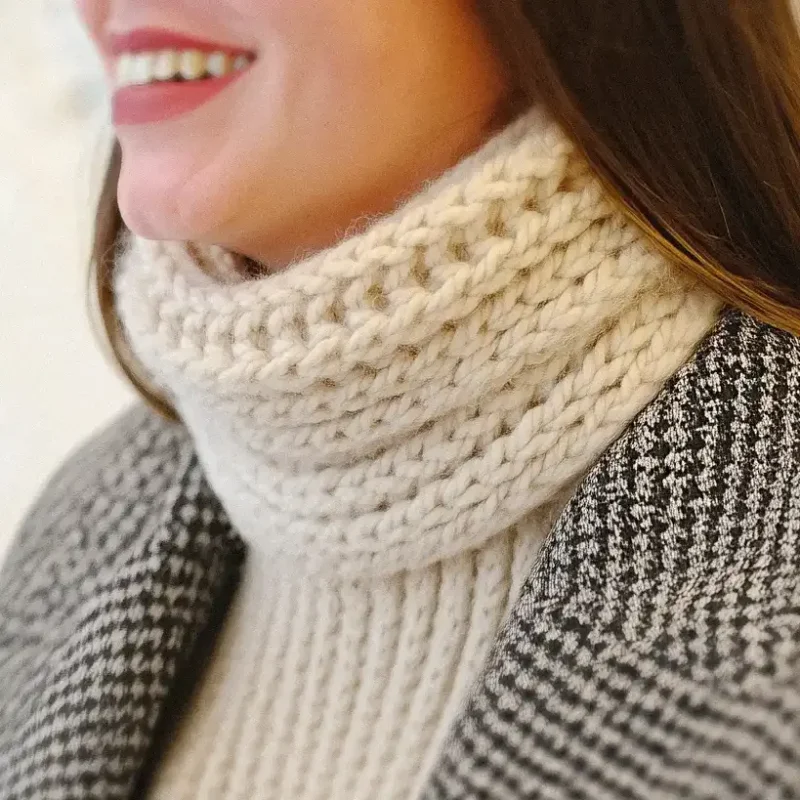 pletený nákrčník z příze Andes od značky DROPS, pletený vzorem Brioche, upleť si sám DIY Pletací Box