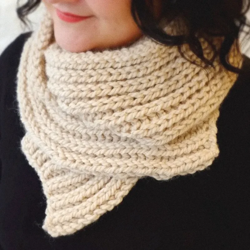 Dlouhá Pletená šála z příze Andes umpletená pomocí DIY Sady "Upleť Mě" od Knitters & Coffee