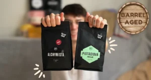 dva balíčky kávy ze sady barrel aged duo, speciální barelovaná výběrová káva